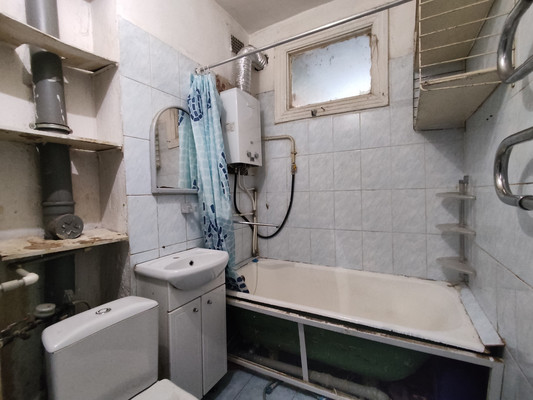 Продам трехкомнатную (3-комн.) квартиру, Мерецкова-Волосова ул, 1/1, Великий Новгород г