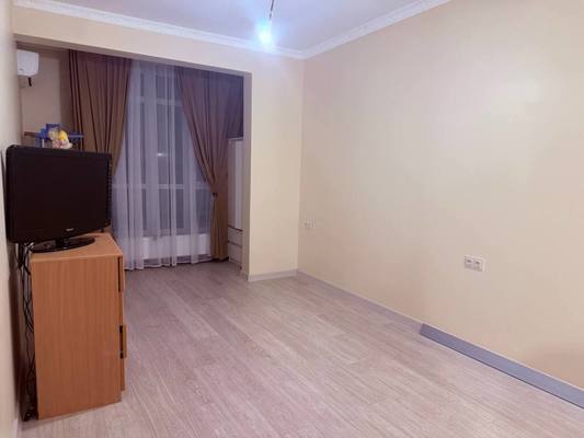 Продам однокомнатную (1-комн.) квартиру, Крымской весны ул, 1к7, Мирное с