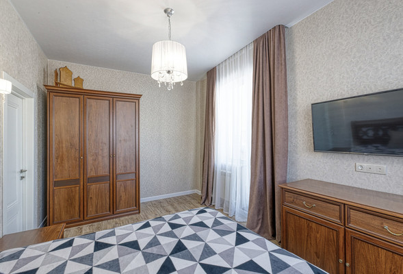 Продам трехкомнатную (3-комн.) квартиру, Николинские Ключи ул, 33, Ивановское д