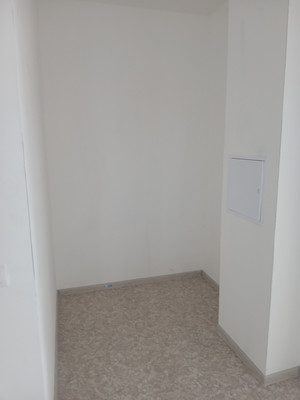 Продам трехкомнатную (3-комн.) квартиру, Лесников ул, 49, Красноярск г