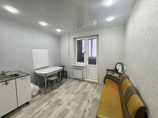 Продам двухкомнатную (2-комн.) квартиру, Ветеранов ул, 8, Дунай п