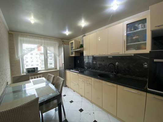 Продам трехкомнатную (3-комн.) квартиру, Жмайлова ул, 23, Ростов-на-Дону г