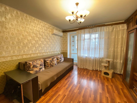 Продам трехкомнатную (3-комн.) квартиру, Жмайлова ул, 23, Ростов-на-Дону г