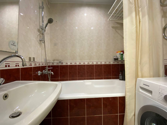 Продам трехкомнатную (3-комн.) квартиру, Жмайлова ул, 23, Ростов-на-Дону г