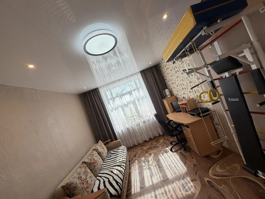 Продам трехкомнатную (3-комн.) квартиру, Механическая ул, 35, Комсомольск-на-Амуре г