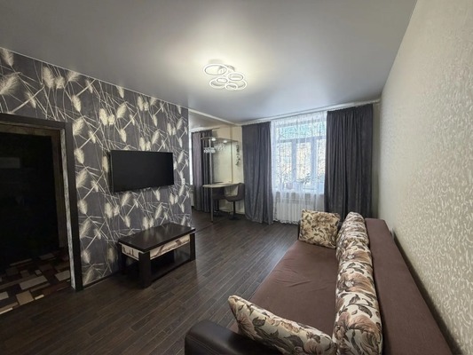 Продам трехкомнатную (3-комн.) квартиру, Механическая ул, 35, Комсомольск-на-Амуре г