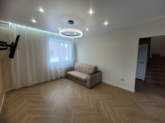 Продам коттедж, Мира ул, 82, Ханты-Мансийск г, 0 км от города