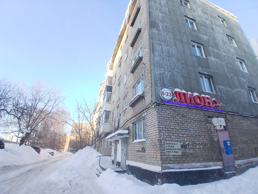 Продам двухкомнатную (2-комн.) квартиру, Космонавта Леонова ул, 8, Пермь г