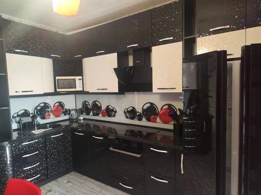 Продам однокомнатную (1-комн.) квартиру, Крымской весны ул, 1к7, Мирное с