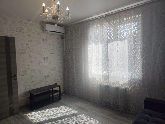 Продам однокомнатную (1-комн.) квартиру, Крымской весны ул, 1к7, Мирное с