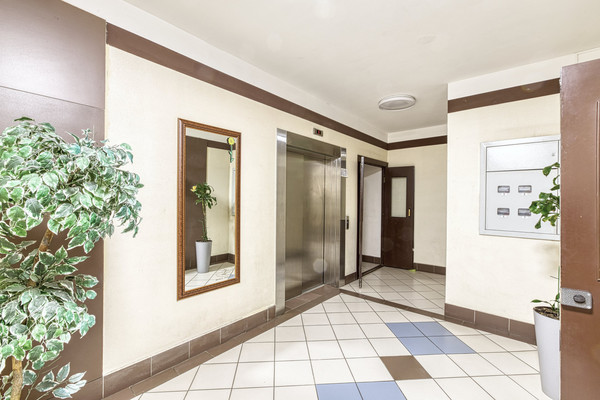 Продам трехкомнатную (3-комн.) квартиру, Никольская ул, 4к2, Ромашково с