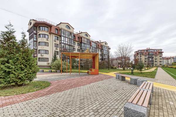 Продам трехкомнатную (3-комн.) квартиру, Никольская ул, 4к2, Ромашково с