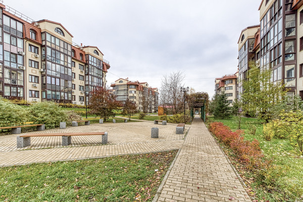 Продам трехкомнатную (3-комн.) квартиру, Никольская ул, 4к2, Ромашково с