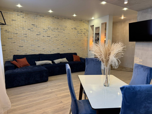 Продам двухкомнатную (2-комн.) квартиру, Советская ул, 3к2, Комсомольск-на-Амуре г