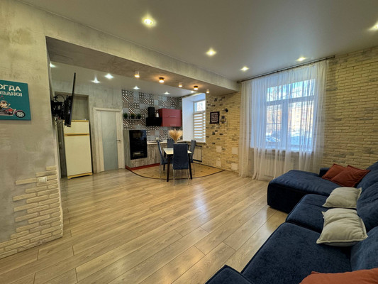 Продам двухкомнатную (2-комн.) квартиру, Советская ул, 3к2, Комсомольск-на-Амуре г