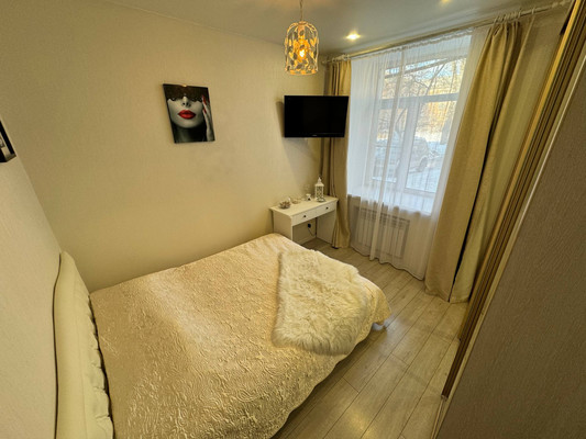 Продам двухкомнатную (2-комн.) квартиру, Советская ул, 3к2, Комсомольск-на-Амуре г