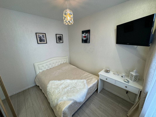 Продам двухкомнатную (2-комн.) квартиру, Советская ул, 3к2, Комсомольск-на-Амуре г