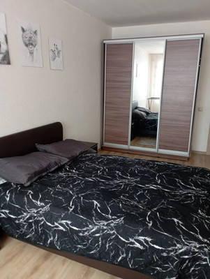 Продам двухкомнатную (2-комн.) квартиру, Сиреневая ул, 4, Барнаул г