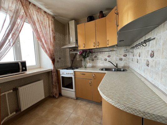 Продам трехкомнатную (3-комн.) квартиру, Ибрагимова пр-кт, 45, Казань г