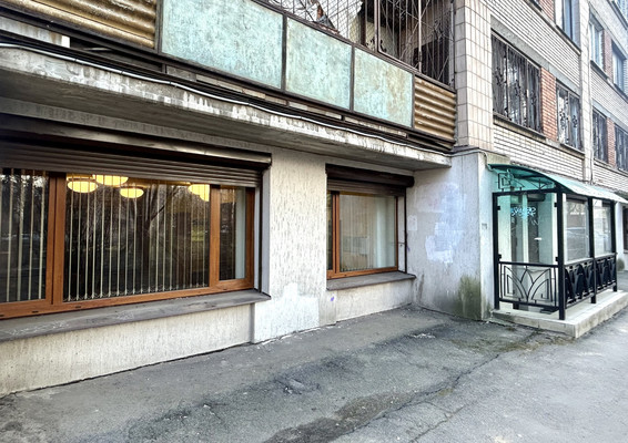 Продам торговое помещение 150 м2, 2-й Муринский пр-кт, 39, Санкт-Петербург г