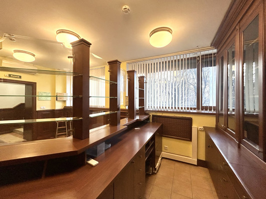 Продам торговое помещение 150 м2, 2-й Муринский пр-кт, 39, Санкт-Петербург г