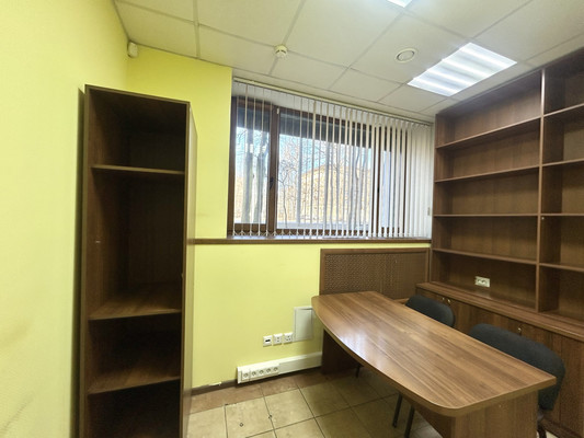 Продам торговое помещение 150 м2, 2-й Муринский пр-кт, 39, Санкт-Петербург г