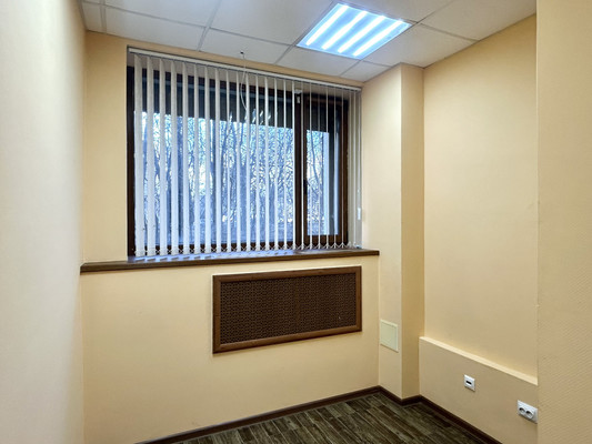 Продам торговое помещение 150 м2, 2-й Муринский пр-кт, 39, Санкт-Петербург г