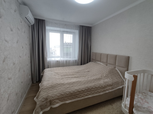 Продам однокомнатную (1-комн.) квартиру, Озёрная ул, 14к3, Великий Новгород г