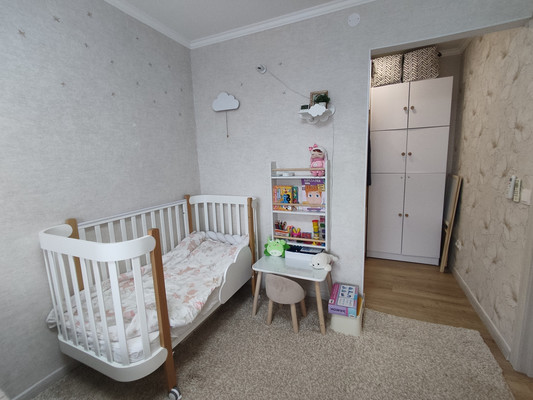 Продам однокомнатную (1-комн.) квартиру, Озёрная ул, 14к3, Великий Новгород г