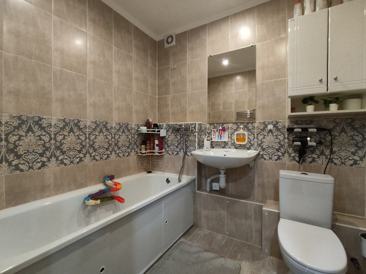 Продам однокомнатную (1-комн.) квартиру, Озёрная ул, 14к3, Великий Новгород г