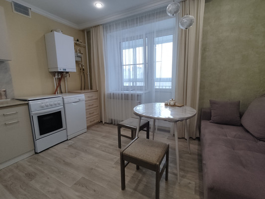 Продам однокомнатную (1-комн.) квартиру, Озёрная ул, 14к3, Великий Новгород г