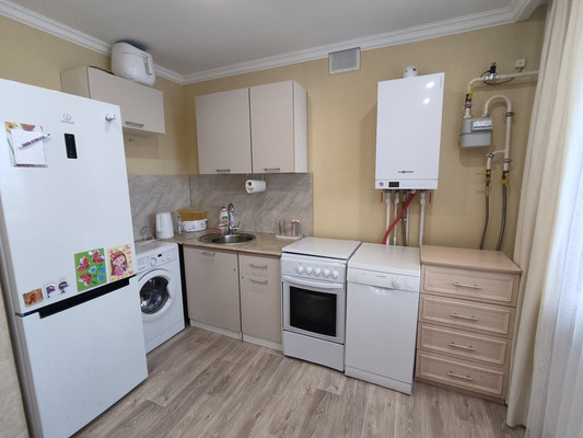 Продам однокомнатную (1-комн.) квартиру, Озёрная ул, 14к3, Великий Новгород г