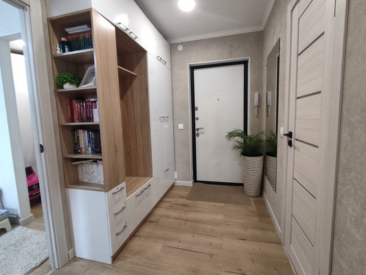 Продам однокомнатную (1-комн.) квартиру, Озёрная ул, 14к3, Великий Новгород г