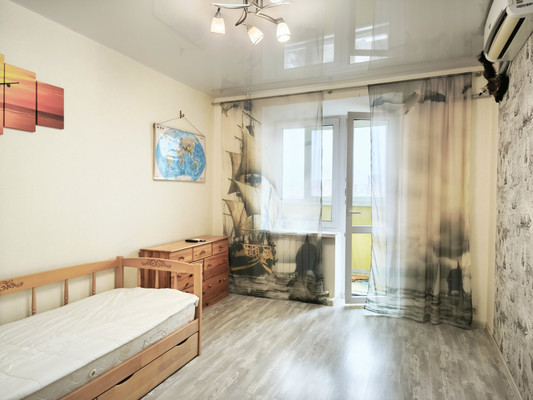 Продам трехкомнатную (3-комн.) квартиру, Капустина ул, 10/1, Ростов-на-Дону г