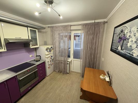 Продам двухкомнатную (2-комн.) квартиру, Волгоградская ул, 24, Новороссийск г