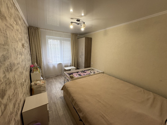 Продам двухкомнатную (2-комн.) квартиру, Волгоградская ул, 24, Новороссийск г