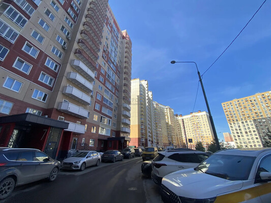 Продам трехкомнатную (3-комн.) квартиру, Лесная ул, 24к1, Боброво рп