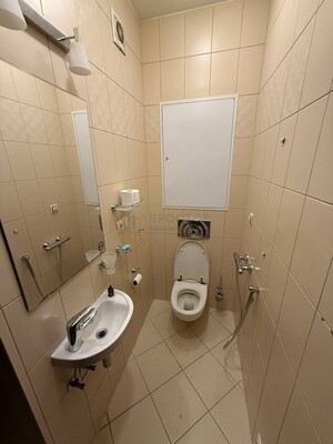 Продам трехкомнатную (3-комн.) квартиру, Школьная ул, 9, Ангелово с