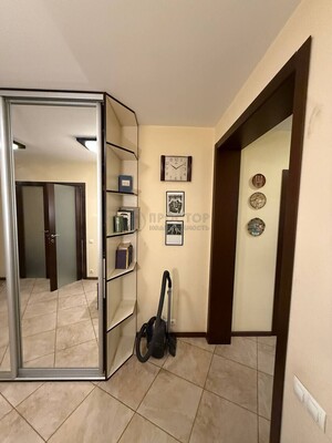 Продам трехкомнатную (3-комн.) квартиру, Школьная ул, 9, Ангелово с