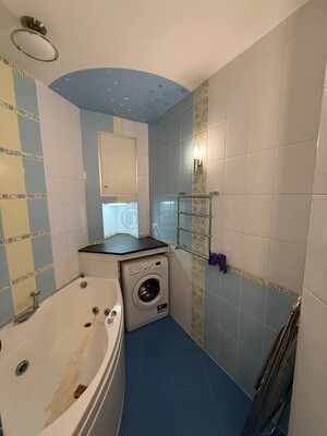 Продам трехкомнатную (3-комн.) квартиру, Школьная ул, 9, Ангелово с