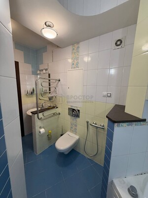 Продам трехкомнатную (3-комн.) квартиру, Школьная ул, 9, Ангелово с