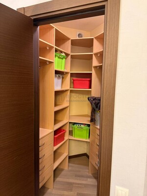 Продам трехкомнатную (3-комн.) квартиру, Школьная ул, 9, Ангелово с