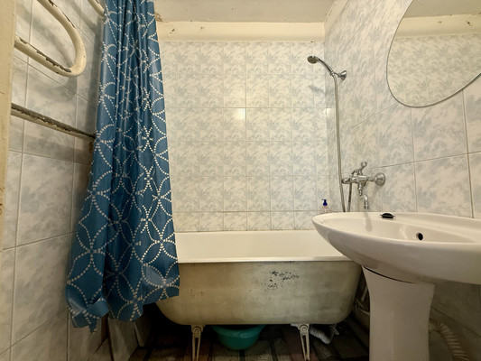 Продам однокомнатную (1-комн.) квартиру, Раумская ул, 15, Колпино г