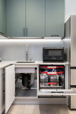 Продам трехкомнатную (3-комн.) квартиру, Малая Зеленина ул, 4, Санкт-Петербург г