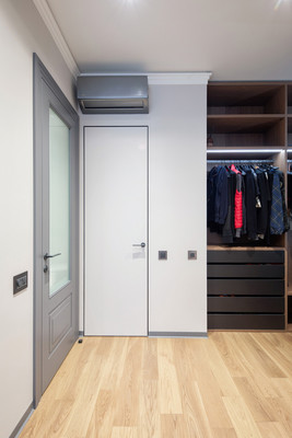 Продам трехкомнатную (3-комн.) квартиру, Малая Зеленина ул, 4, Санкт-Петербург г