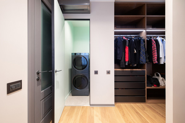 Продам трехкомнатную (3-комн.) квартиру, Малая Зеленина ул, 4, Санкт-Петербург г