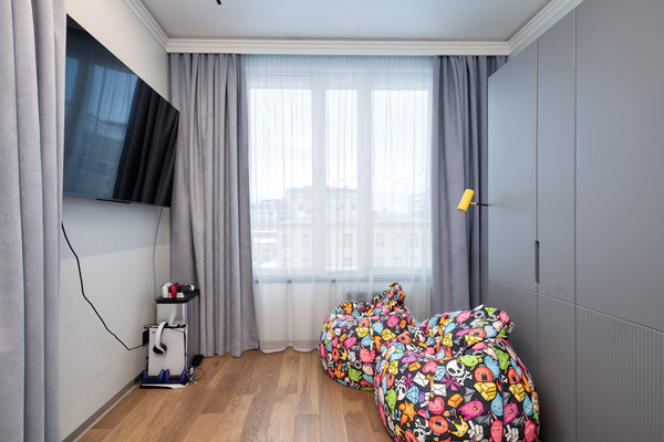 Продам трехкомнатную (3-комн.) квартиру, Малая Зеленина ул, 4, Санкт-Петербург г