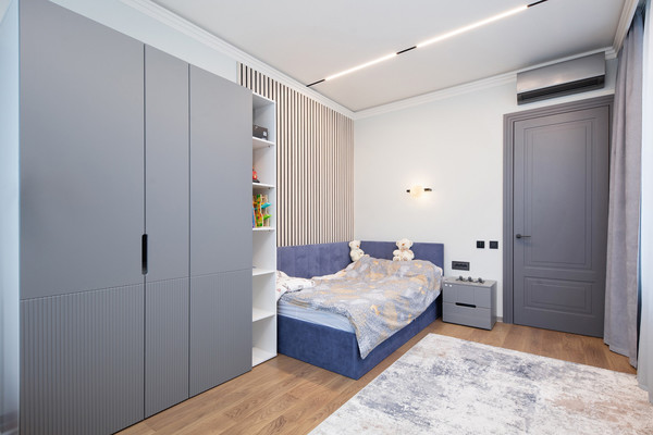 Продам трехкомнатную (3-комн.) квартиру, Малая Зеленина ул, 4, Санкт-Петербург г