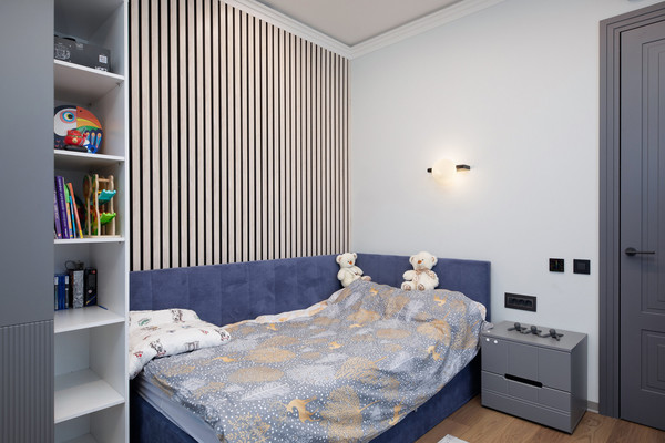 Продам трехкомнатную (3-комн.) квартиру, Малая Зеленина ул, 4, Санкт-Петербург г