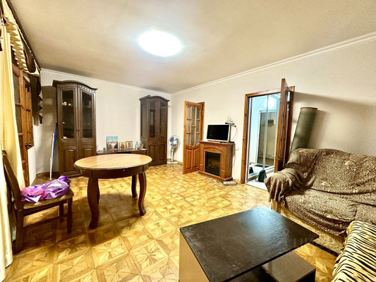 Продам трехкомнатную (3-комн.) квартиру, Партизанская ул, 36, Монастырь с